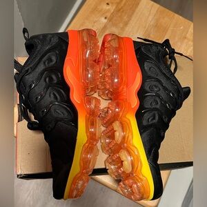 Nike Women’s Vapormax size 8